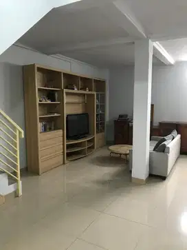 Dijual rumah siap huni dalam perumahan besar di Tapos Depok