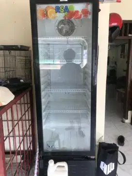 Di jual Showcase merek gea secon
