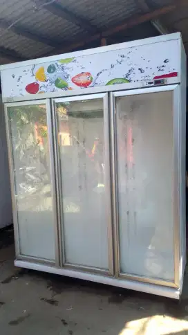 Showcase pendingin Minuman