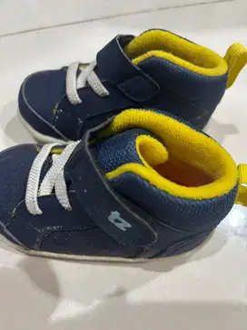 Sepatu anak lelaki masih baru warna navy