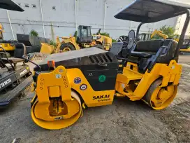 Dijual Tandem Roller Sakai SW502 5 Ton Double Drum built-up Harga DP
