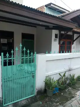 Disewakan rumah dekat taman bermain anak