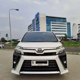 TOYOTA VOXY AT 2.0 2019 / VOXY 2019