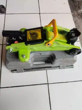 Dongkrak mobil 2 ton