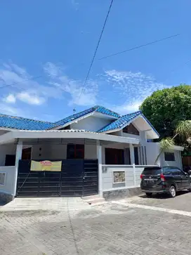 Rumah Hook Luas di Perumahan Pelem Sewu