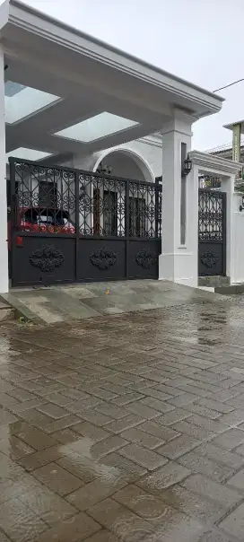 Pagar tempa mewah