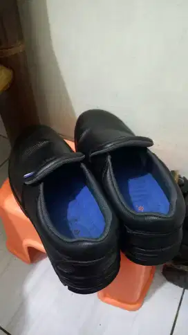 di jual sepatu sefty