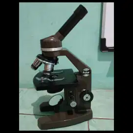 Mikroskop antik untuk koleksi