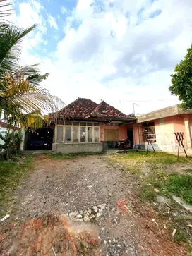 Tanah Strategis Bonus Rumah Antik di Lingkungan Kraton