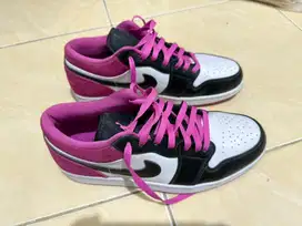 Nike Jordan 1 low fuschia size 44
