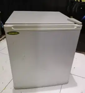 KULKAS MINIBAR SANKEN MULUS BEKU DINGIN