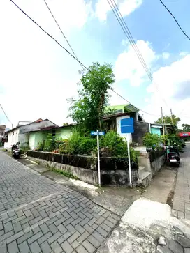 Tanah Hook Strategis Bonus Bangunan di Minomartani