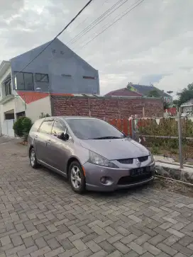 Mitsubishi Grandis 2005