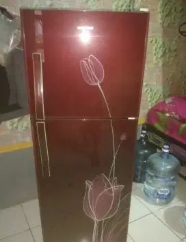 kulkas polytron 2 pintu cantik super beku