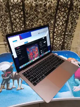 MacBook air 2018 retina 13inch 8/128