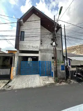 Rumah Konsep Industrial Strategis Bebas Banjir Di Cipinang R2170