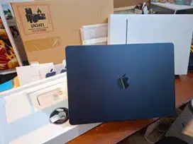 Macbook AIR M2 15inch 8/256 (Pemakaian Pribadi) MULUS KAYAK BARU