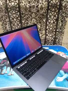 MacBook pro 2019 8/256 batangan nomunus