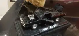 Die cast Dodge Charger skala 1:32