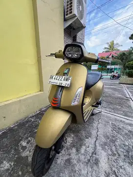 Vespa sprint 150s Green Olive