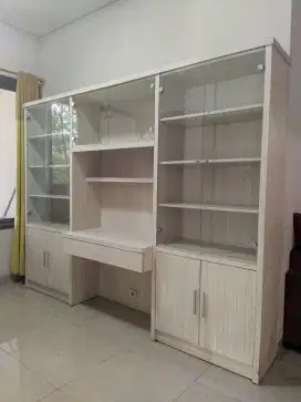 Lemari Pajangan