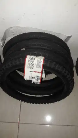 Ban Luar sepeda Kenda New 16 x 1.75 timbul hitam 1 pcs Kenda