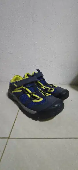 Sepatu Hiking Quechua no 35-36 (murah banget) jarang pakai