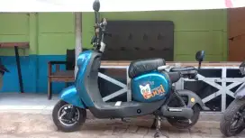 Sepeda motor listrik uwinfly