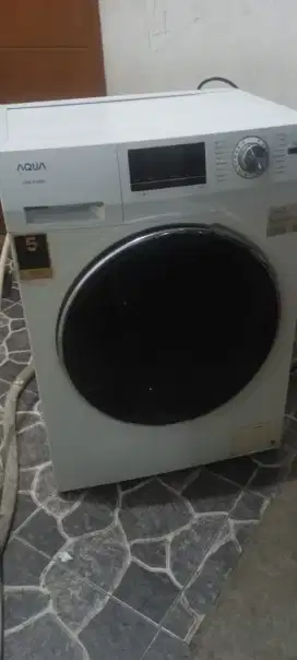 Mesin cuci front loading 
AQUA