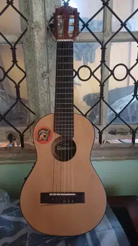 Guitalele electrik yamaha
