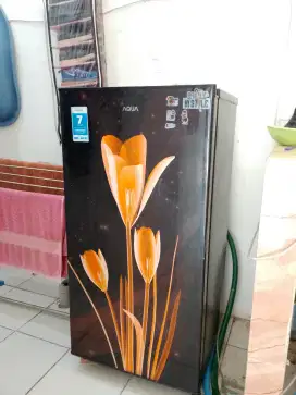 Kulkas merek AQUA