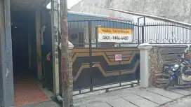 Disewakan Rumah 1.5 Lantai. Dekat perkantoran kuningan