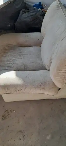 Kursi kulit warna putih
