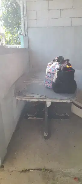 Meja makan kayu atas pake kaca