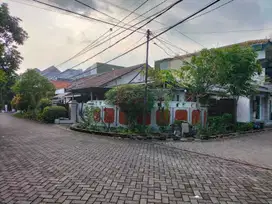 Rumah Hook pojok Nginden Intan bisa dipecah beberapa rumah