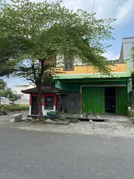 Rumah Bagus Buat Kantor dan Usaha Tepi Jl Raya Kadipiro
