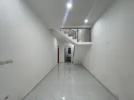 Rumah bangunan baru 2 lantai sudah shm di pondok kelapa Jakarta timur