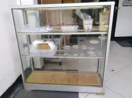 Etalase Kaca Alumunium 3 Susun - Cocok Untuk Usaha, Kondisi Oke!