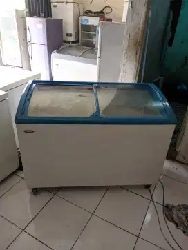 dijual cepat freezer box kaca