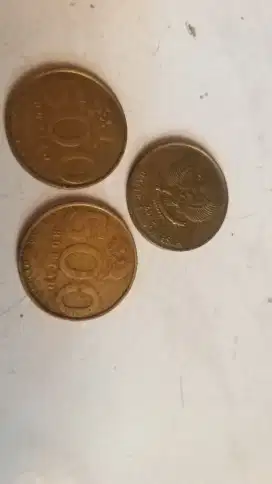 Uang koin Rp500 motif Bunga melati th emisi 2003.