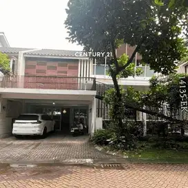 Dijual Rumah Double Garasi Depan Taman di Kebayoran Residence Bintaro