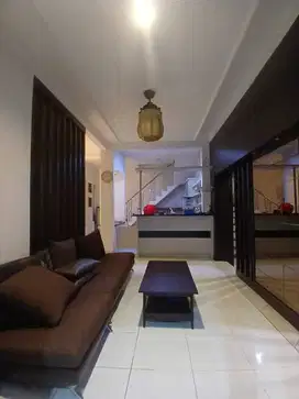 DIJUAL RUMAH MURAH 2 LANTAI DI CLUSTER TENGAH KOTA WISATA, DEKAT MAL!