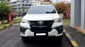 Toyota fortuner vrz trd sportivo 2019 putih diesel matic cash kredit
