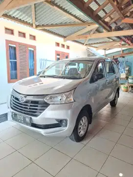 Daihatsu Xenia 1.0 Deluxe MT