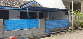 Di jual rumah di belakang green lake