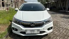 Honda City GM6 Facelift 2017 Bensin – Mulus, KM Rendah