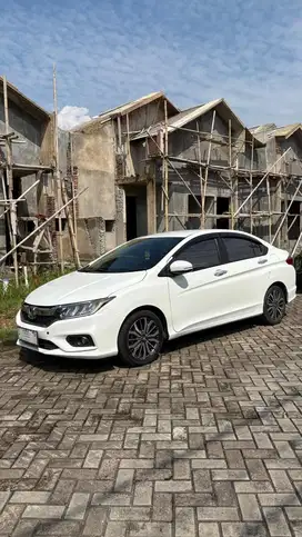 Honda City GM6 Facelift 2017 Bensin – Mulus, KM Rendah