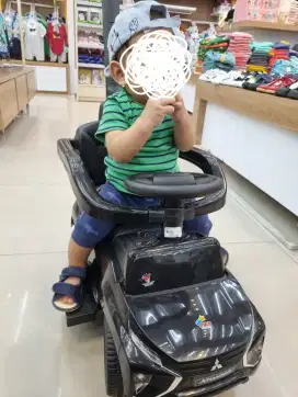 Mobil Mainan Type Expander Hitam