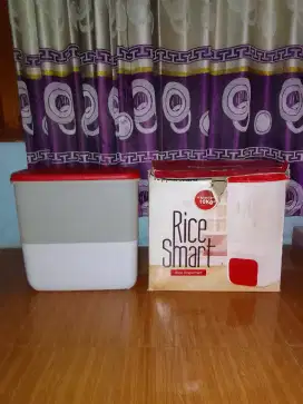 Tupperware beras ( rice smart dispenser )