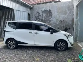 Toyota Sienta 1.5 M/T 2018 Putih 36.000 km